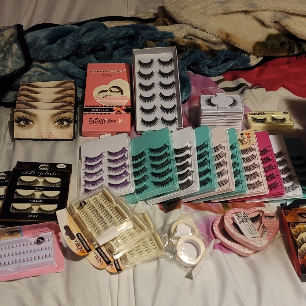 Box Full of Eyelashes (100+ pairs of lashes)